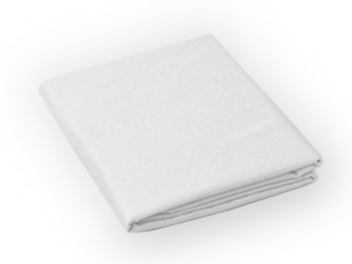 Et pænt foldet hvidt lagen placeret på en almindelig, lys overflade.