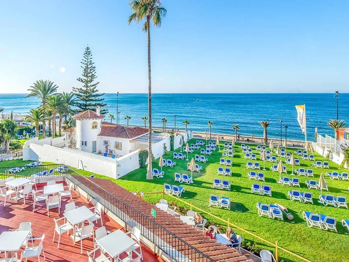 Oplev den spanske solkyst med havudsigt og All Inclusive