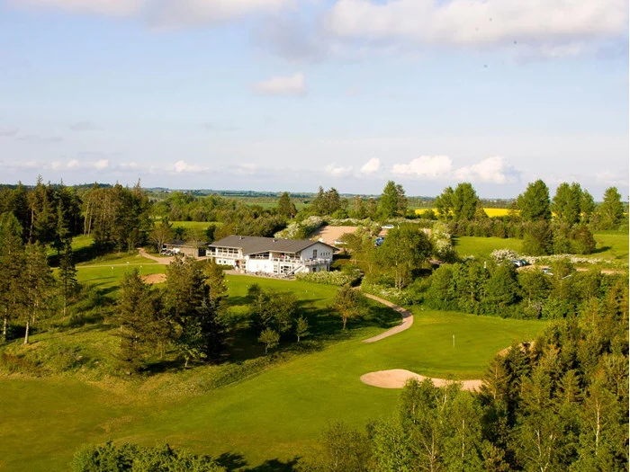 Golfferie for 4 på Hjarbæk Fjord Golfcenter i Midtjylland