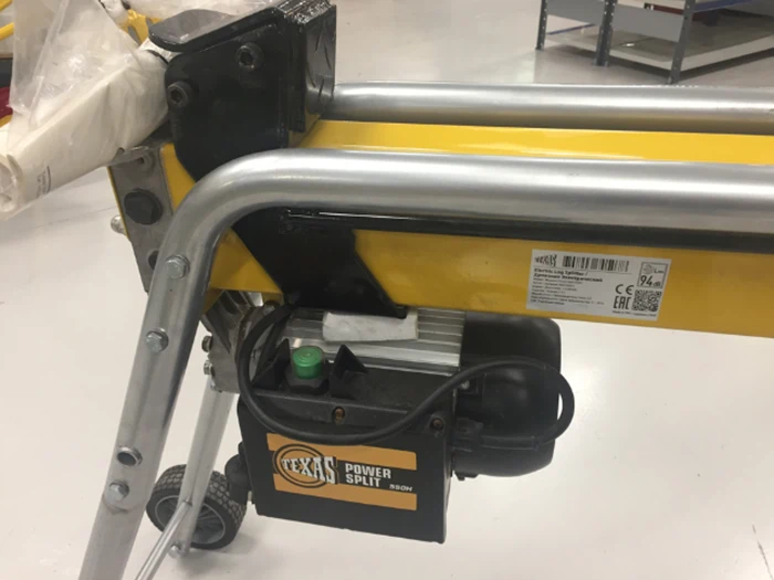 Texas brændekløver på stativ fra Mors-Thy Industrilager