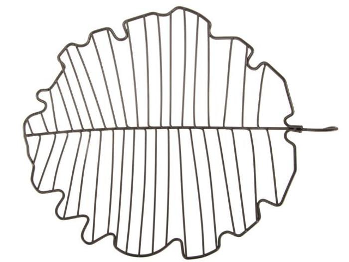 En bordskåner af metaltråd formet som et blad med en bølget kant og en central stilk, set ovenfra på en hvid baggrund.