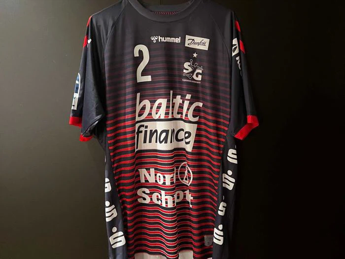 Flensburg-Handewitt-signeret trøje fra OL Guld vinder Simon Pytlick!