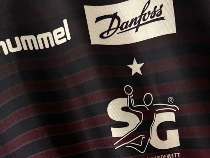 Flensburg-Handewitt-signeret trøje fra OL Guld vinder Simon Pytlick!