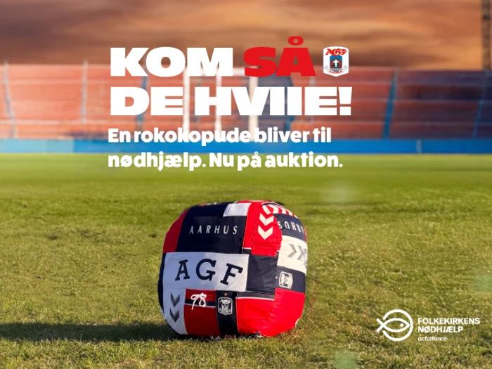 Rokoko-pude syet af kasseret AGF tøj 