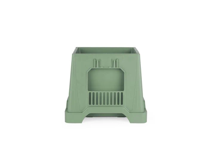 En grøn, rektangulær plastkasse med bred bund, åben top og udluftningspanel på forsiden.