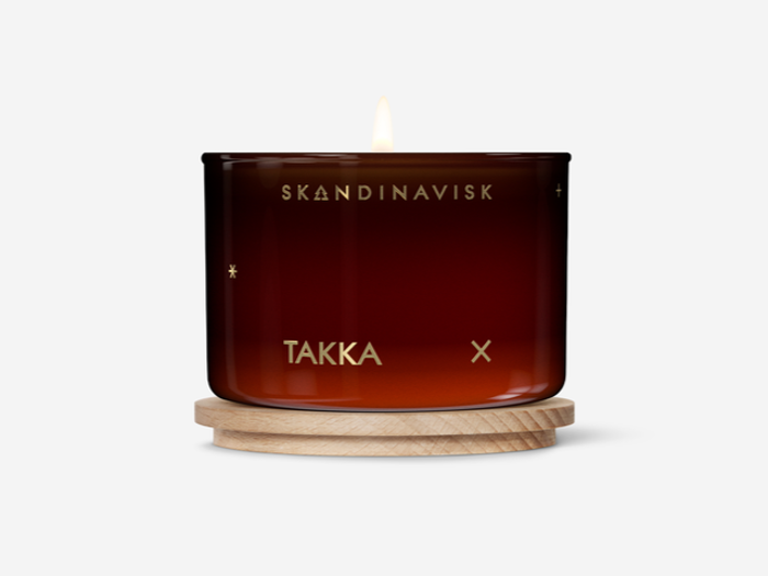 SKANDINAVISK, TAKKA, Seasonal, Duftlys, Hacked pine, Haysmoke, Raw wool, Rolling tobacco, Brun, 90g.