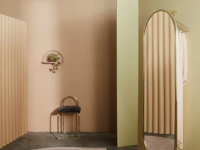 Stor moderne ANGUI pulverlakeret hylde fra AYTM - Forest