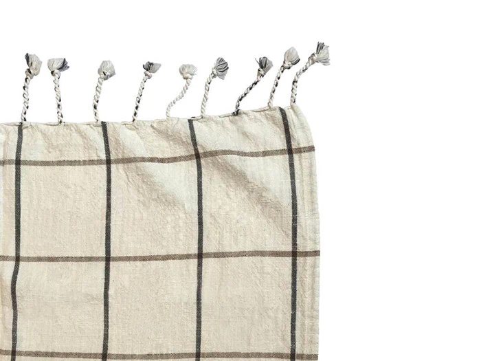 Gobi sengetæppe med tern i råhvid/anthracit fra OYOY - 270x270