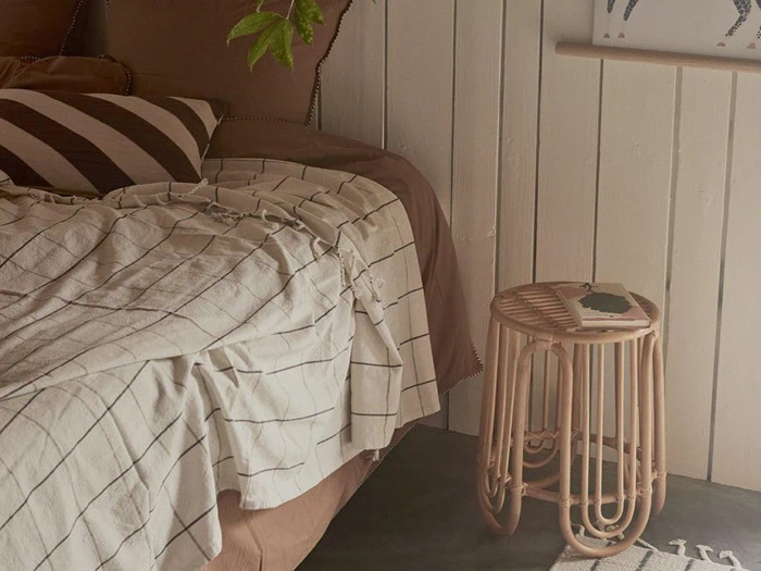Gobi sengetæppe i råhvid/anthracit fra OYOY - 270x270 cm