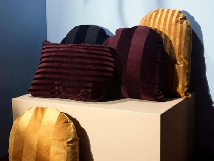 ARCUS pude i bordeaux fra AYTM - 50x50 cm