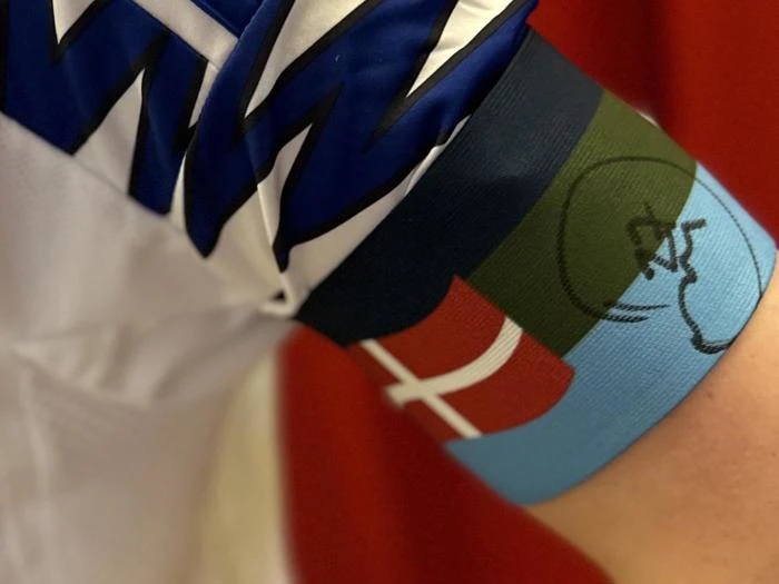 Thomas Delaneys signerede anførerbind, fra FCK’s 2-0 sejr over AAB