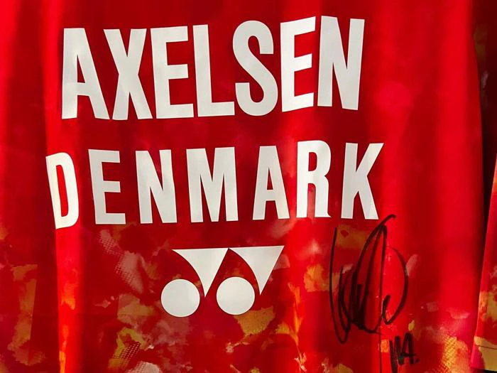 Viktor Axelsen signeret trøje 