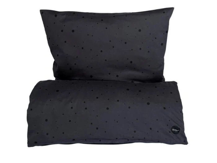 Baby Dot sengetøj fra OYOY - antracit/sort