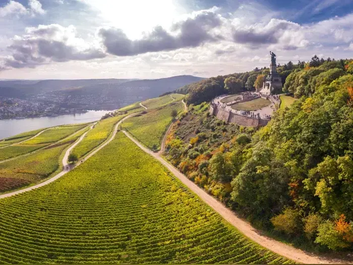 Sommerferie: 4-dages ferie kun 100 m fra Rhinen – Vin, natur og stemning på Hotel Zwei Mohren
