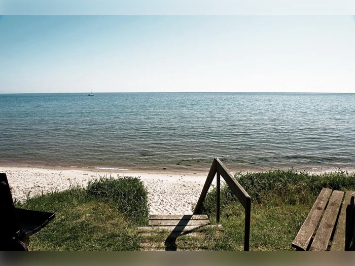 3. maj - 17. maj 2026: Ferie i Ballen Strandpark med morgenbuffet på Ballen Badehotel (4 personer)