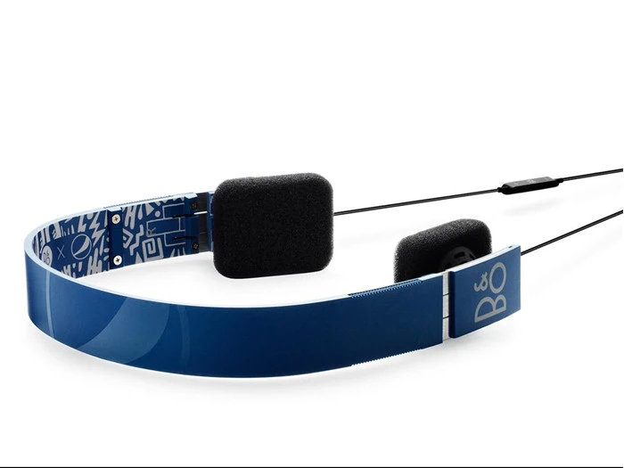 Form 2i by Hattie Stewart + thermokop fra Bang & Olufsen Frederikshavn