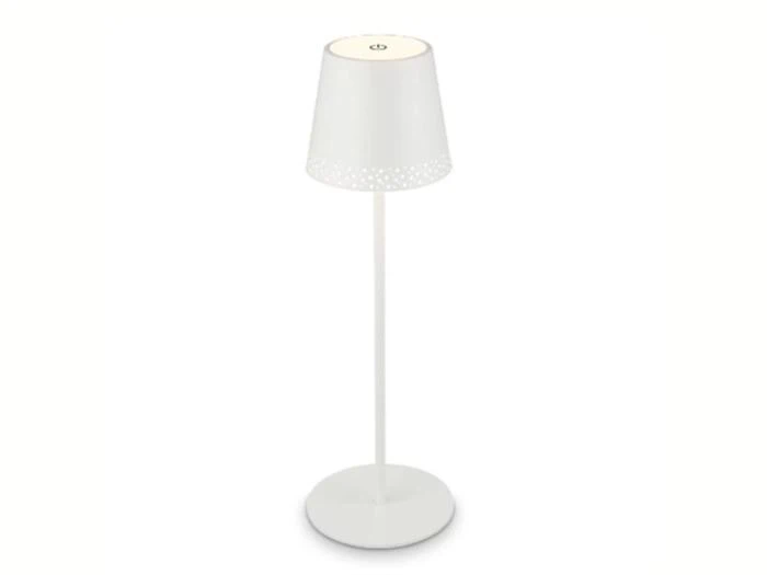 En moderne hvid gulvlampe med en rund fod, et slankt stativ og en konisk lampeskærm med et diskret prikket mønster nær den nederste kant.