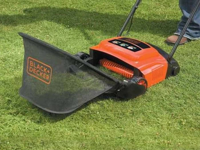 600W Mosfjerner - Plænelufter fra Black+Decker (GD300-QS)