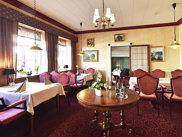 Ophold m/Vinmenu & 4-retters menu på Bogense Hotel 