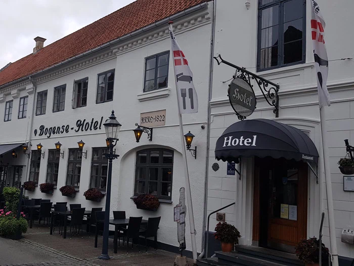 Ophold m/Vinmenu & 4-retters menu på Bogense Hotel 
