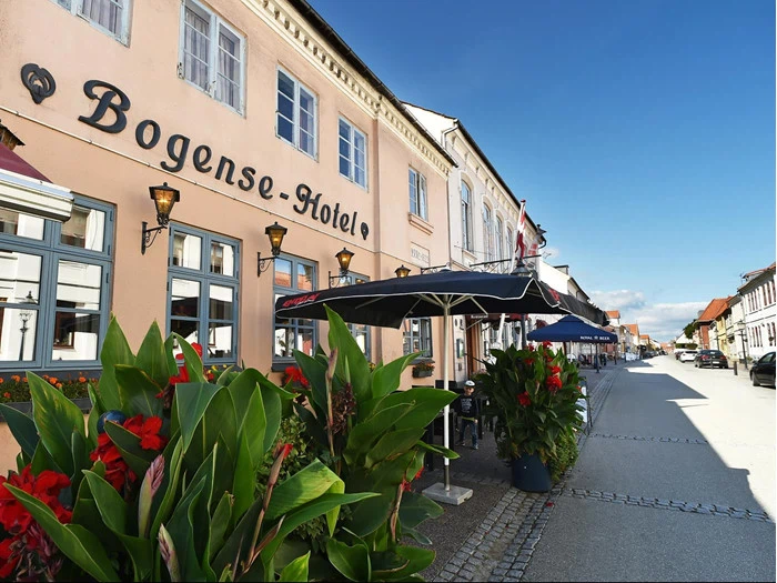 Ophold m/Vinmenu & 4-retters menu på Bogense Hotel