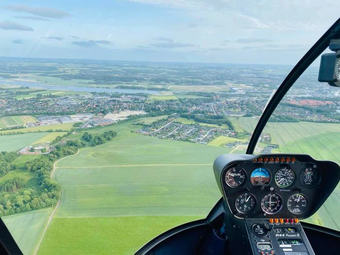 VIP oplevelse: 20 minutter privat helikoptertur for 2-3 personer 