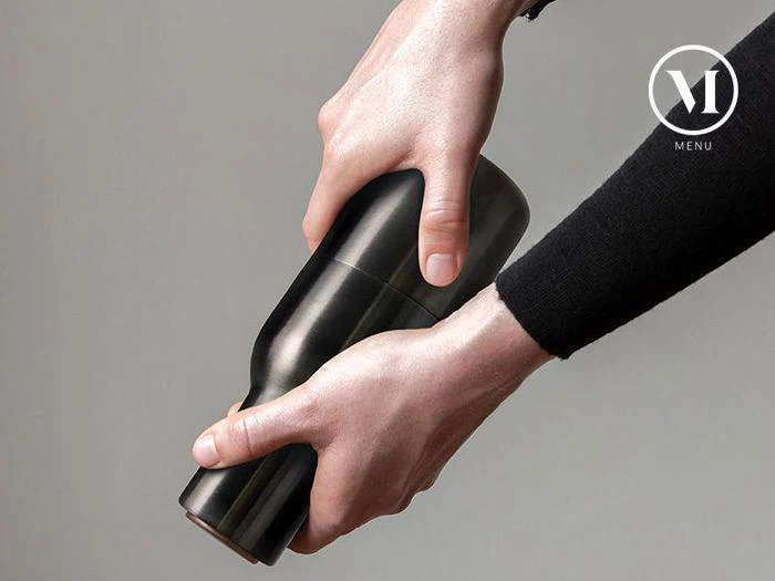 MENU salt og peberkværn i Sand og valnød