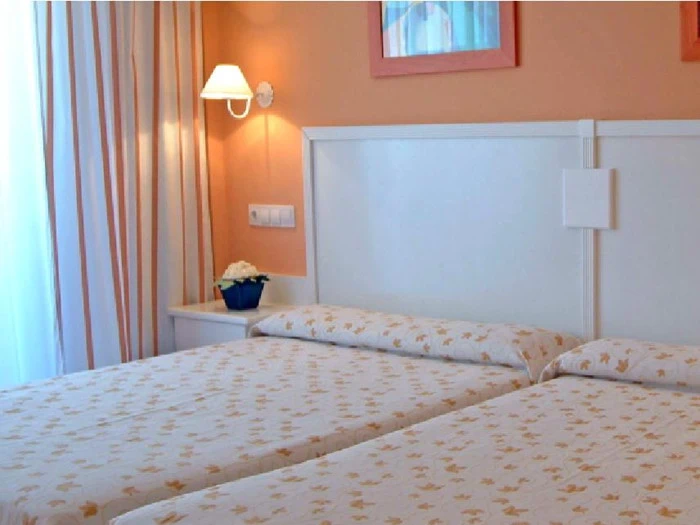 1 uges ferie i La Penida, COSTA DORADA, inkl. morgenmad, med Bravo Tours (Afrejse 11/5 fra Billund)