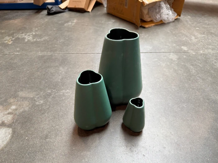 3 stk. Clover vaser i dark green keramik fra Cooee Design - H:25 / 18 / 11 cm