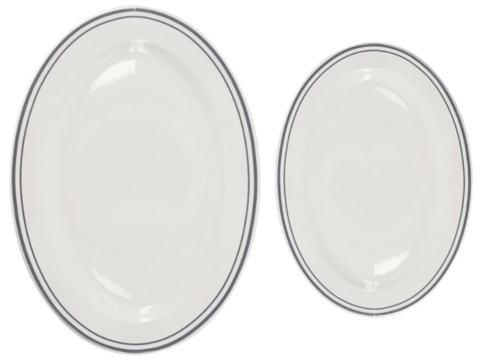 To hvide ovale tallerkener med tynde, mørke dobbeltlinjer rundt om kanten, den ene større end den anden, placeret side om side på en hvid baggrund.