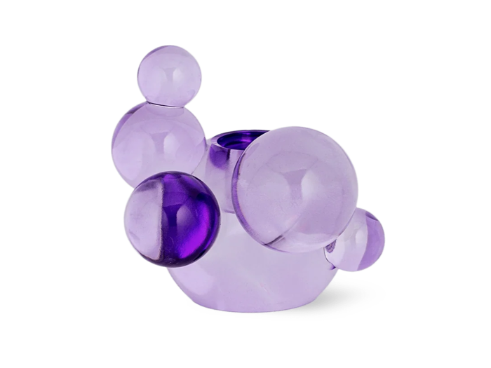 En moderne lilla vase med flere runde boblelignende former påsat, lavet af gennemsigtigt materiale, vist på en hvid baggrund.