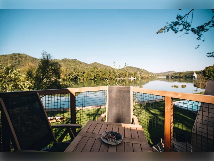 Miniferie i Chocolate Village Slovenia - Unikke oplevelser og flodudsigt på Luksus resort