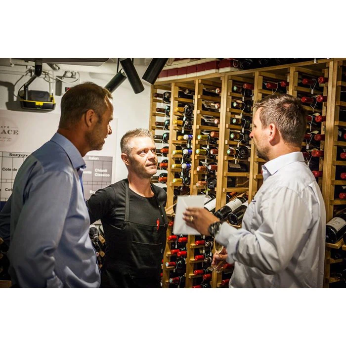 Café Peace - Vin-arrangement for 20 personer med tapas i deres vinkælder