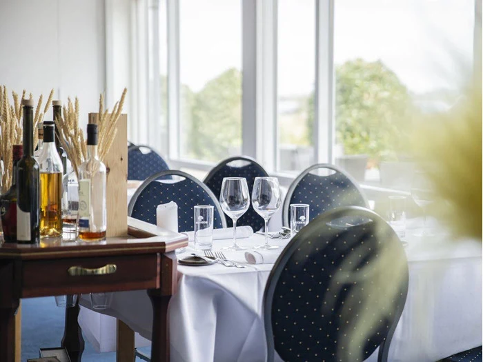 Ophold m/3-retter & vin på Hotel Juelsminde Strand