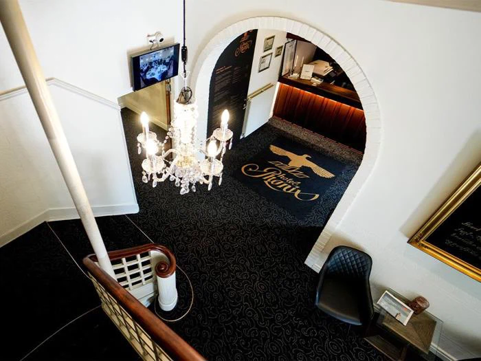 Ophold midt i Brønderslev med morgenbuffet og velkomstgave - Hotel Phønix