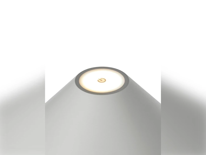 Et nærbillede af en hvid, kegleformet enhed med en lysende, cirkulær tænd/sluk-knap øverst i midten.