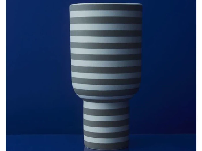 VARIA skulpturel vase fra AYTM - Ø15xH30 cm