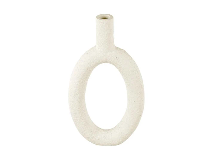 En hvid, struktureret keramikvase med en hul, oval krop og en kort, smal hals i toppen.