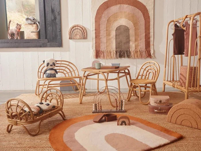 Rainbow dukkeseng i rattan fra OYOY - H32 x L52 x W30 cm