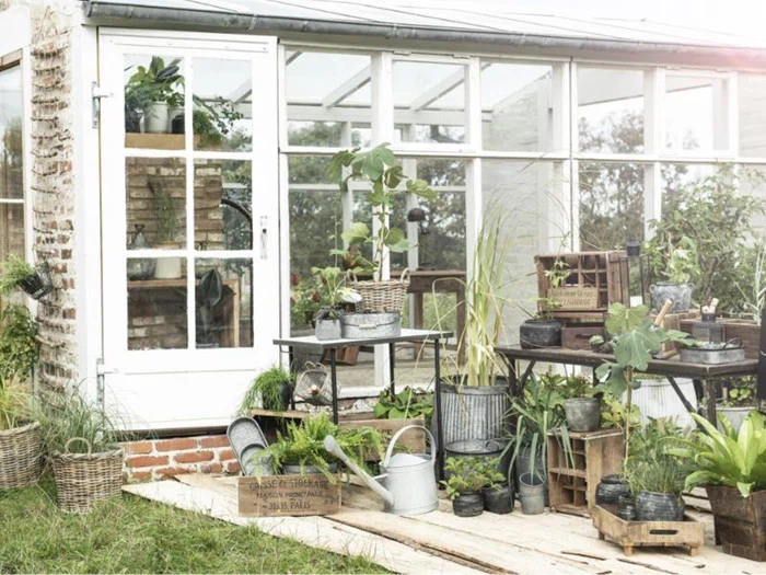 Ib Laursen, Kakkelbord, hvidefliser, B: 51 H: 75,5 L: 71,5