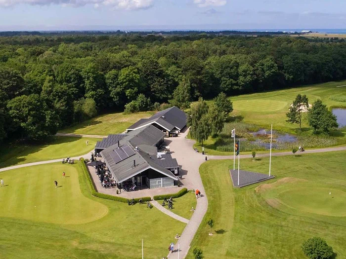 En dag på golfbanen – ”all inclusive”