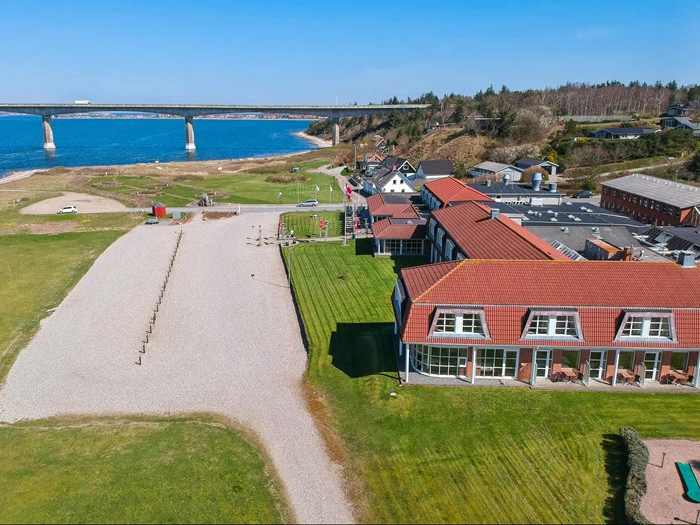 Ophold for 2 på Hotel Pinenhus - Smuk beliggenhed ved Salling Sund