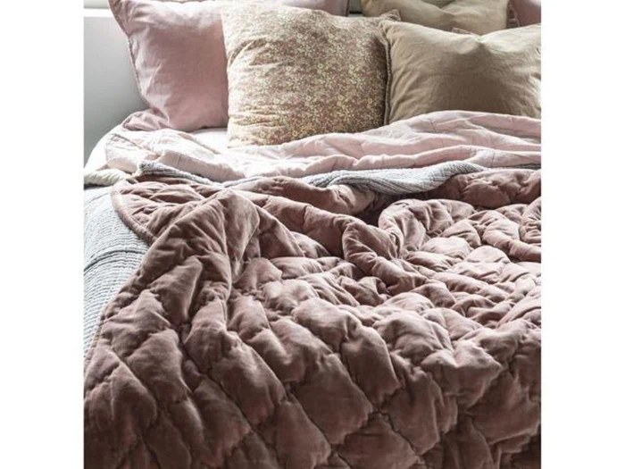 Dobbelt velour sengetæppe i peony fra Ib Laursen