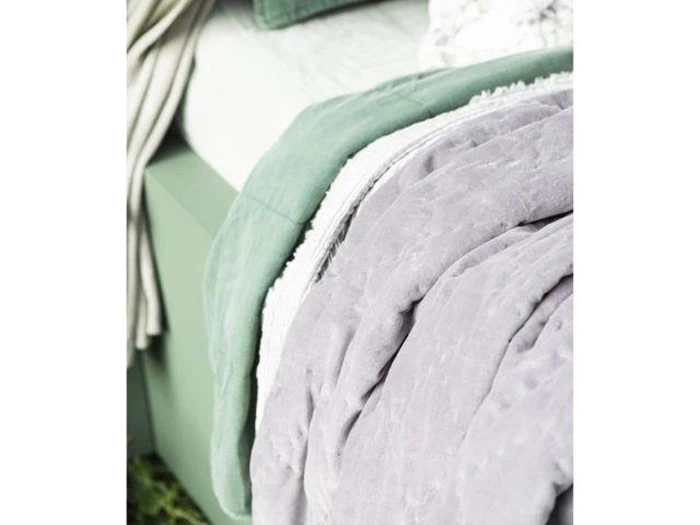 Dobbelt velour sengetæppe i støvet syren fra Ib Laursen