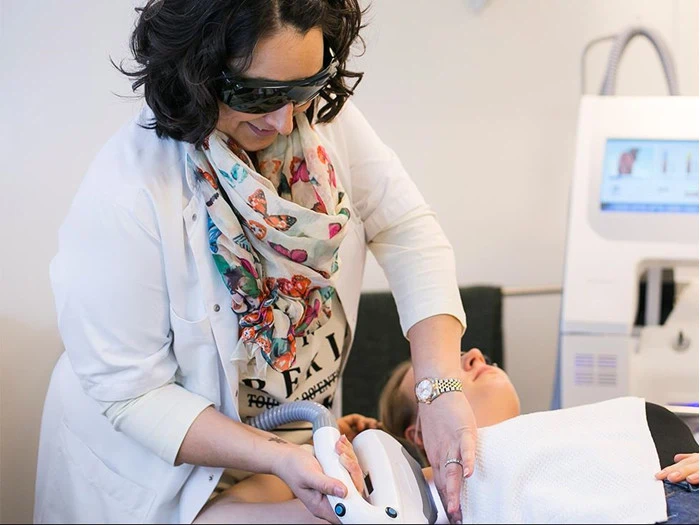 Klippekort til 5 behandlinger med terapeutisk laser på mellem område hos EPC-laser