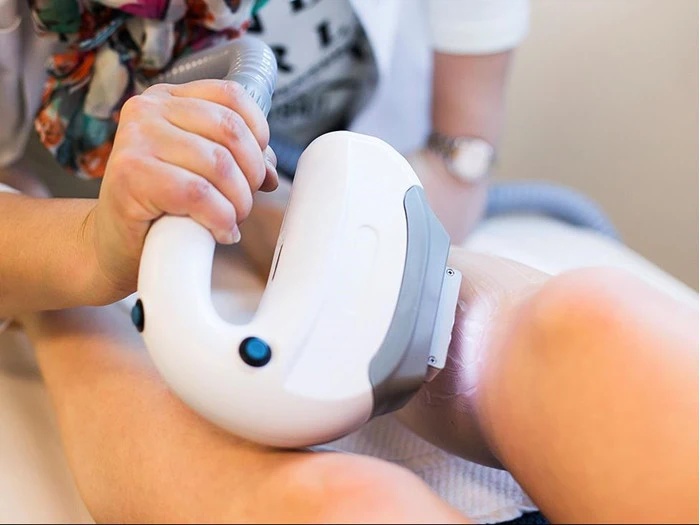 Klippekort til 5 behandlinger med terapeutisk laser på mellem område hos EPC-laser