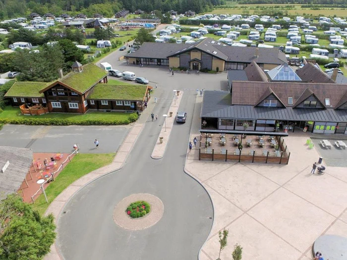 Miniferie i 5-stjernet luksushytte på Jambo Feriepark - 2 km fra Fårup Sommerland