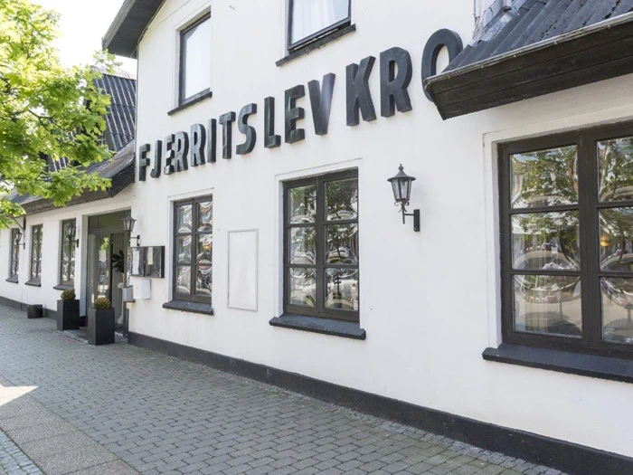 Gavekort til hverdagsophold for 2 personer på Fjerritslev Kro