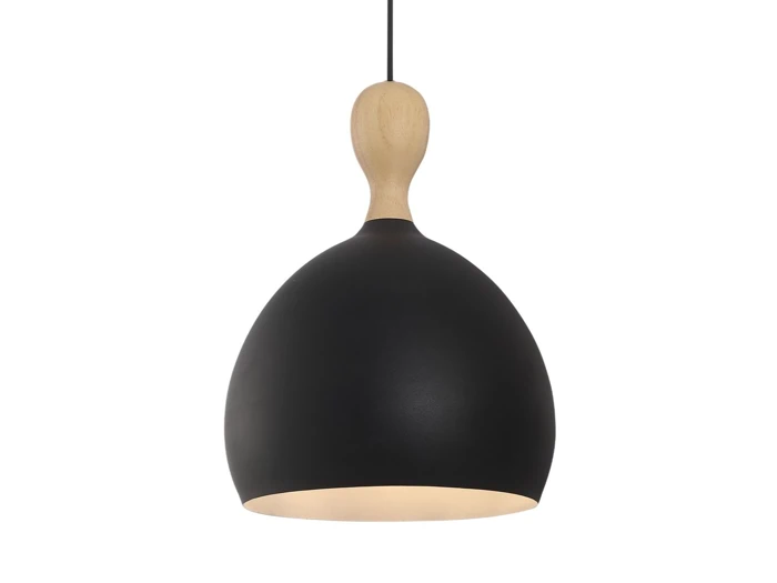 En moderne pendel med en matsort kuppelformet skærm og en afrundet trætop, der hænger i en sort ledning mod en hvid baggrund.