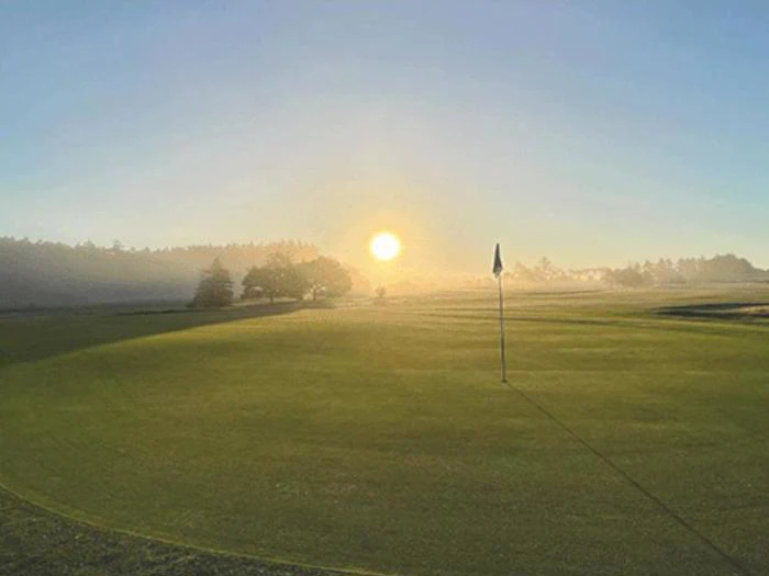 Golfophold: Forårs miniferie for 2 på Blokhus Golfcenter 
